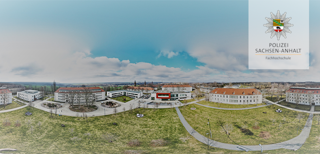 Luftaufnahme des Geländes der Fachhochschule Polizei in Farbe und Fischoptik leicht gebogen.